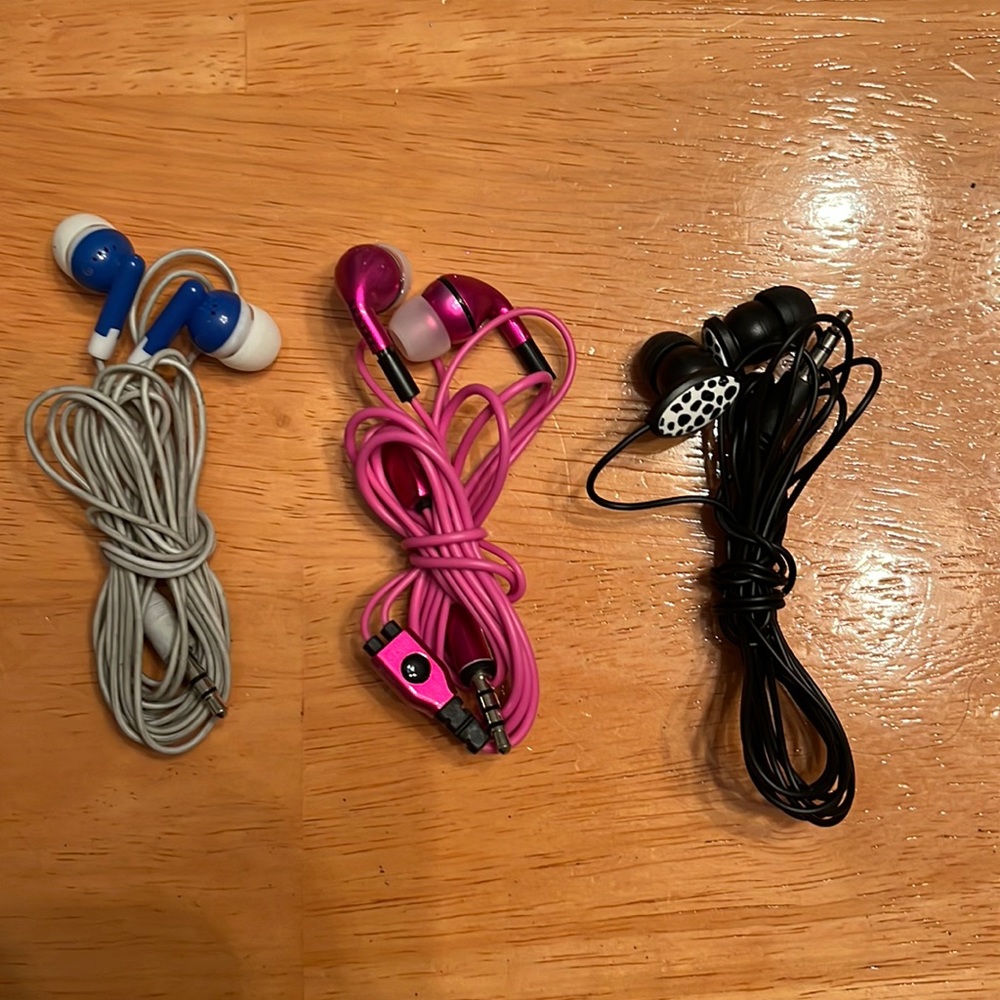 Group of 3 soft-plug earbud headphones